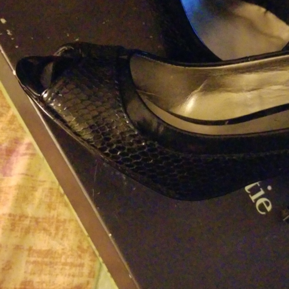 Shoes - Picture 2 of 4